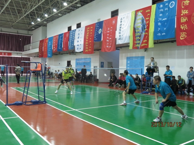 36365官网在自治区首届高校教职工羽毛球比赛中取得优异成绩